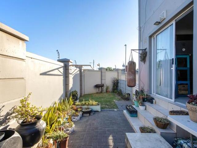 Townhouse for sale in Cape Town, Western Cape