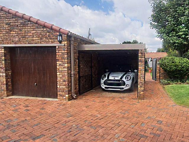 Townhouse for sale in Alexandra, Gauteng