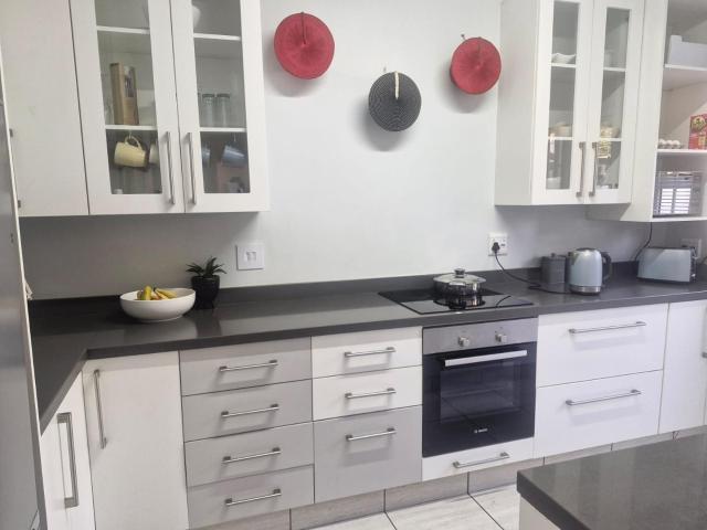 Townhouse for rent in Sandton, City of Johannesburg Metropolitan Municipality