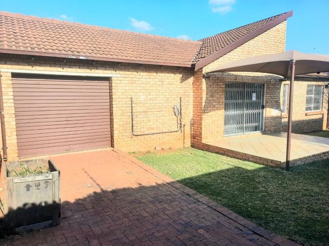 Townhouse for sale in Roodepoort