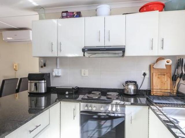 Townhouse for rent in Seaview, Kwazulu-natal