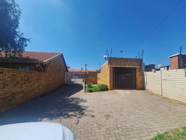 Townhouse for rent in Ekurhuleni, Gauteng