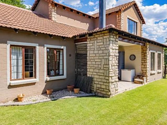 Townhouse for rent in North West