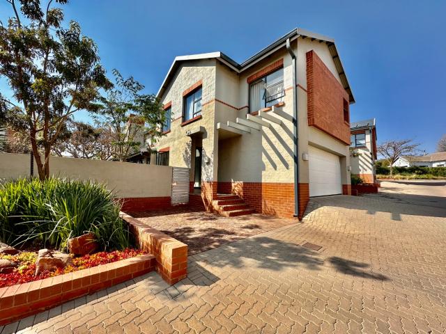 Townhouse for sale in Waterkloof, Gauteng
