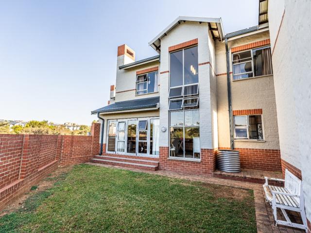 Townhouse for rent in Waterkloof, Gauteng
