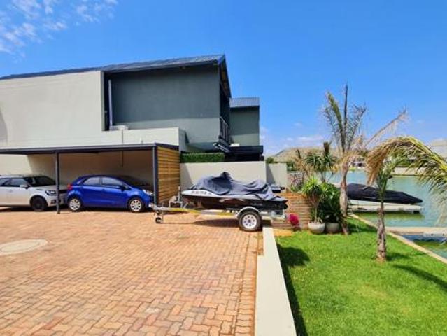 Townhouse for rent in North West