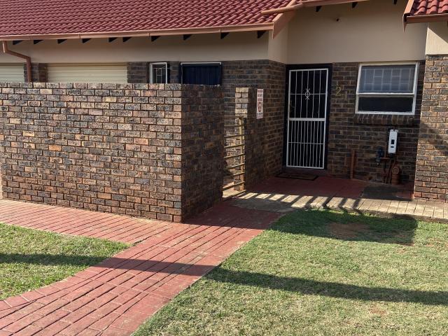 Townhouse for sale in Akasia, Gauteng
