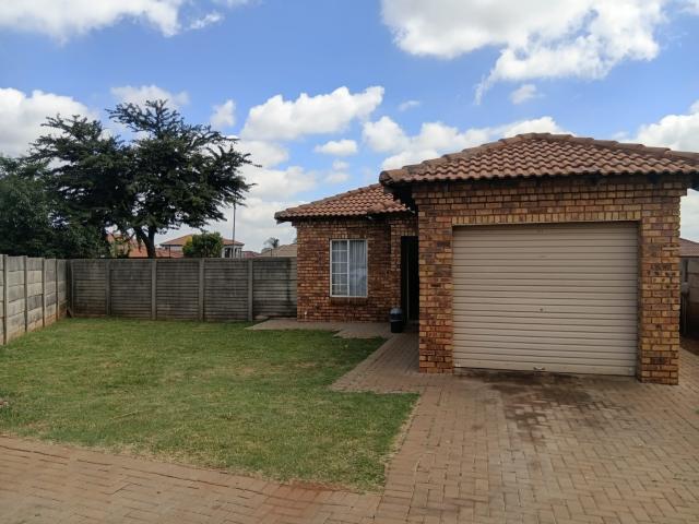 Townhouse for sale in Akasia, Gauteng