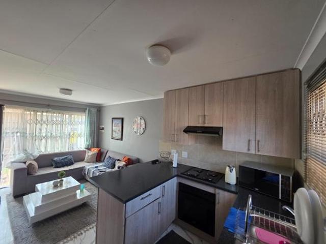 Townhouse for rent in Waterkloof, Gauteng