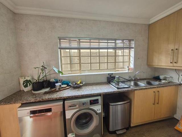 Townhouse for rent in Waterkloof, Gauteng
