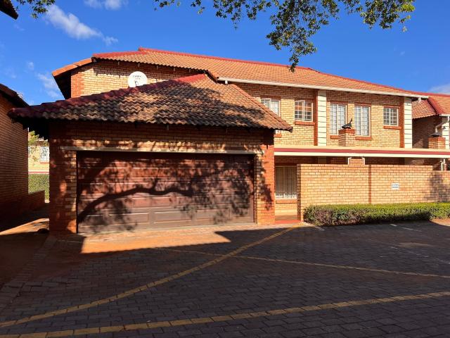 Townhouse for sale in Waterkloof, Gauteng