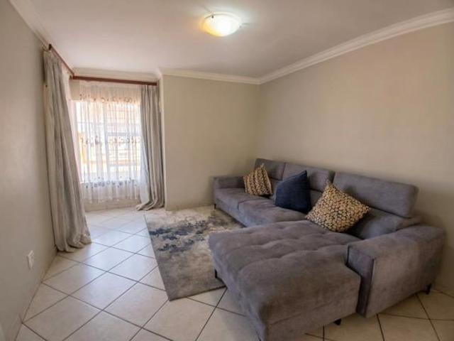 Townhouse for rent in Waterkloof, Gauteng