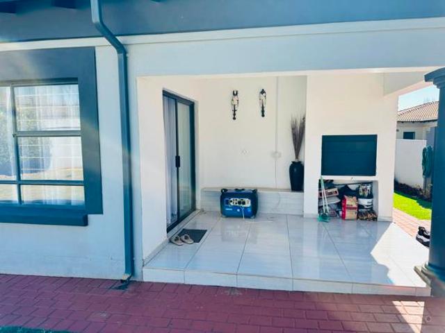 Townhouse for rent in Waterkloof, Gauteng