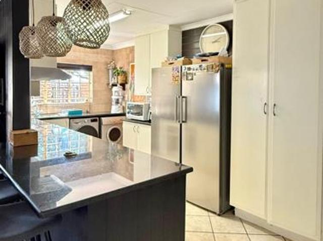 Townhouse for rent in Waterkloof, Gauteng