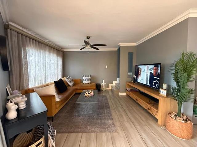 Townhouse for rent in Seaview, Kwazulu-natal