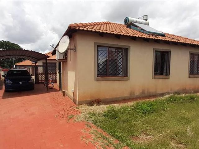 Townhouse for sale in Waterkloof, Gauteng