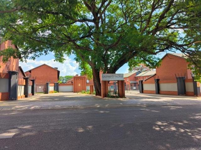 Townhouse for rent in Waterkloof, Gauteng