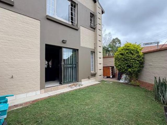 Townhouse for rent in Waterkloof, Gauteng
