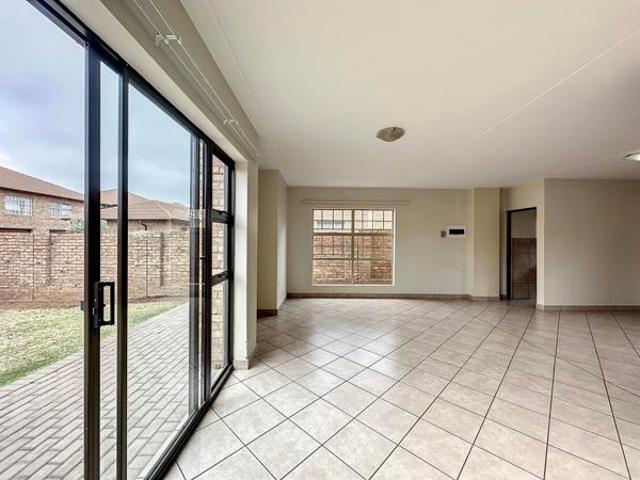 Townhouse for rent in Waterkloof, Gauteng