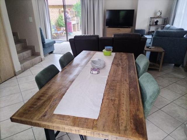 Townhouse for rent in Waterkloof, Gauteng