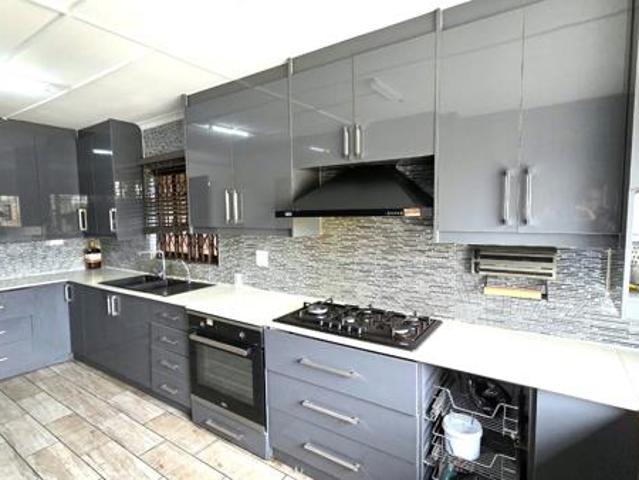 Townhouse for sale in Queenstown, Eastern Cape
