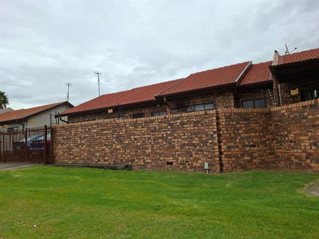 Townhouse for sale in Gert Sibande, Mpumalanga