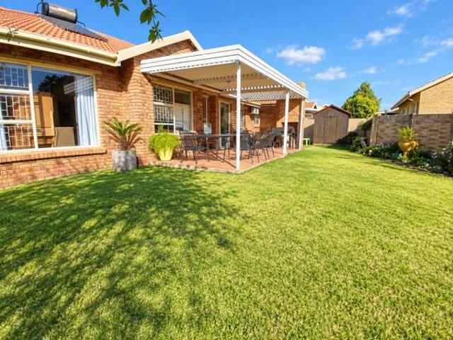 Townhouse for sale in Bloemfontein, Mangaung Metropolitan Municipality