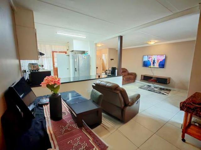 Townhouse for rent in Seaview, Kwazulu-natal