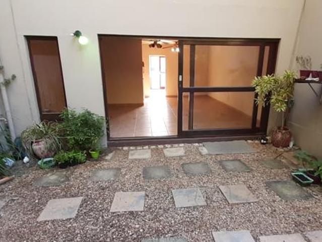 Townhouse for rent in Seaview, Kwazulu-natal