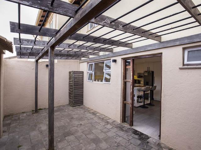 Townhouse for sale in Seaview, Kwazulu-natal