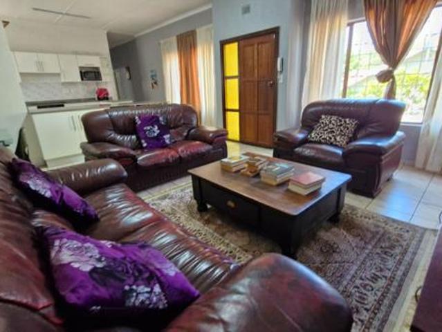 Townhouse for sale in Margate, Hibiscus Coast Local Municipality