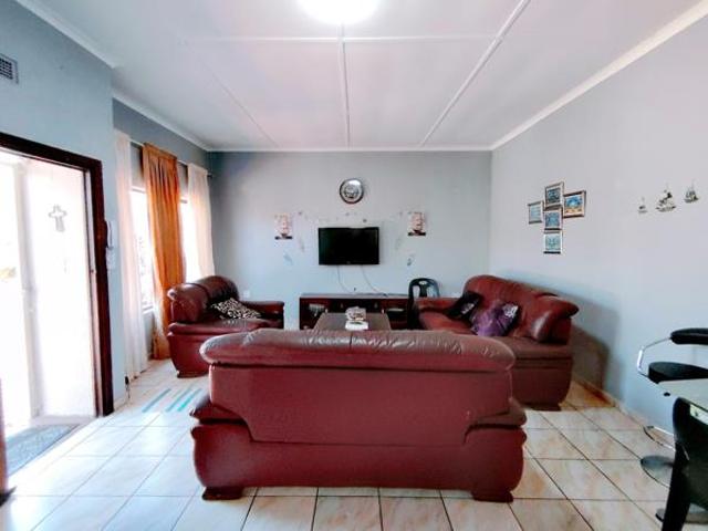 Townhouse for sale in Margate, Hibiscus Coast Local Municipality