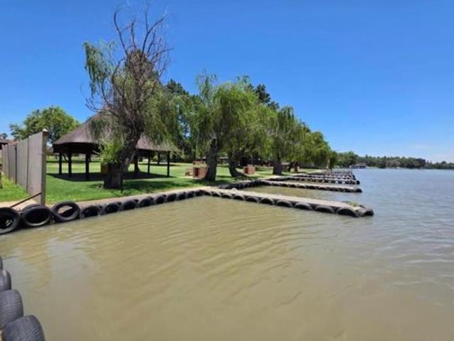 Townhouse for sale in Oranjeville, Free State