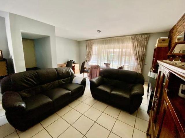 Townhouse for sale in Oranjeville, Free State