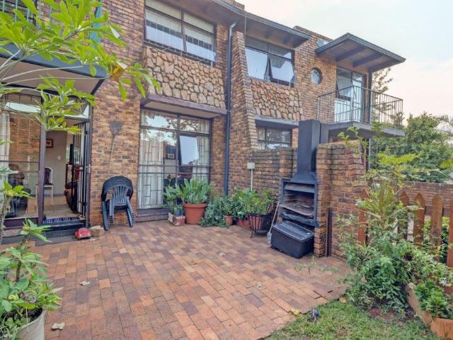 Townhouse for sale in Waterkloof, Gauteng