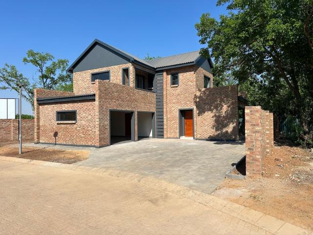 Townhouse for sale in Dr Kenneth Kaunda, North West