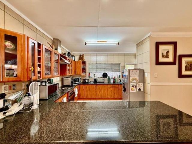 Townhouse for sale in Dr Kenneth Kaunda, North West