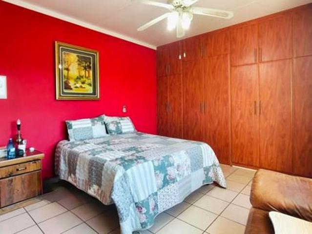 Townhouse for sale in Dr Kenneth Kaunda, North West