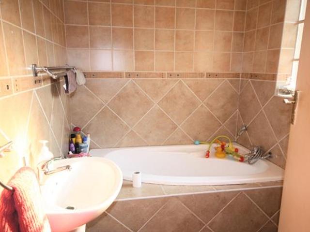Townhouse for sale in Sedibeng, Gauteng
