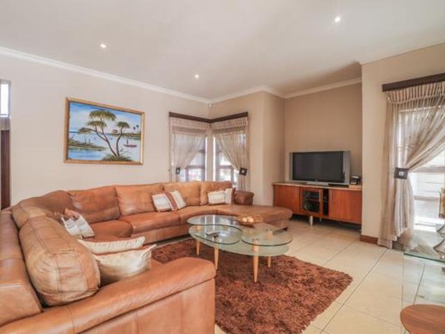Townhouse for sale in Vanderbijlpark, Emfuleni Local Municipality