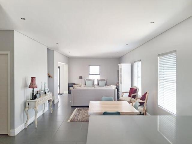 Townhouse for sale in Cape Town, Western Cape