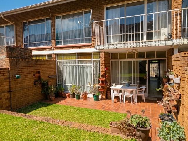 Townhouse for sale in Waterkloof, Gauteng