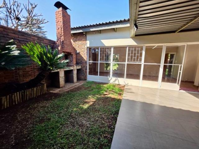 Townhouse for rent in Waterkloof, Gauteng