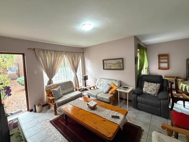 Townhouse for rent in Waterkloof, Gauteng