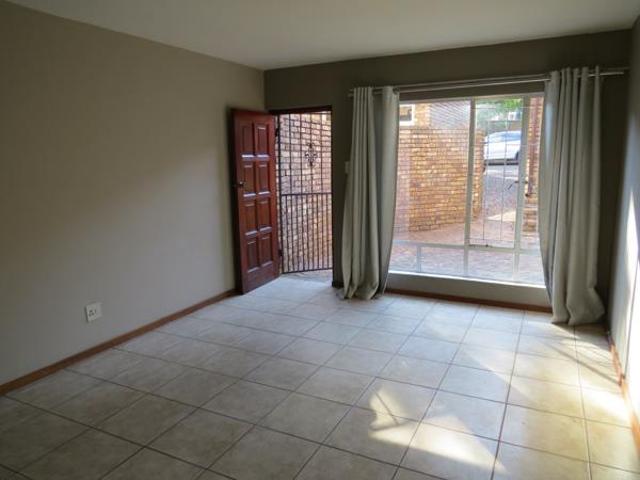 Townhouse for rent in Waterkloof, Gauteng