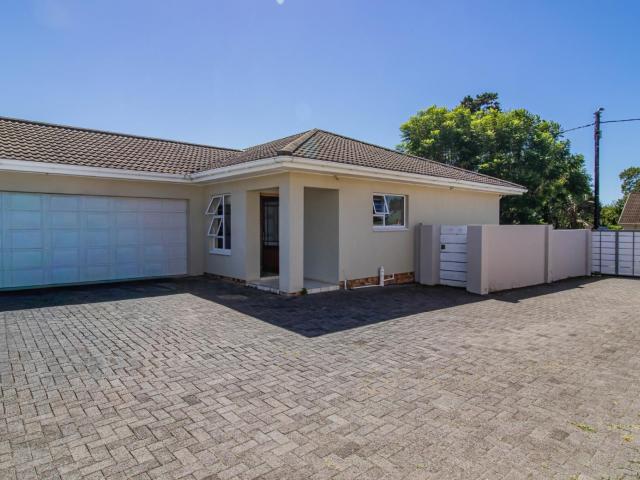 Townhouse for sale in East London, Eastern Cape