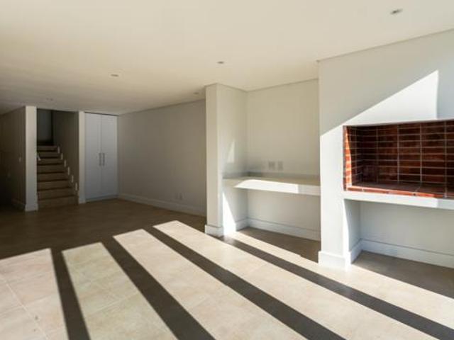 Townhouse for rent in Durbanville, Western Cape