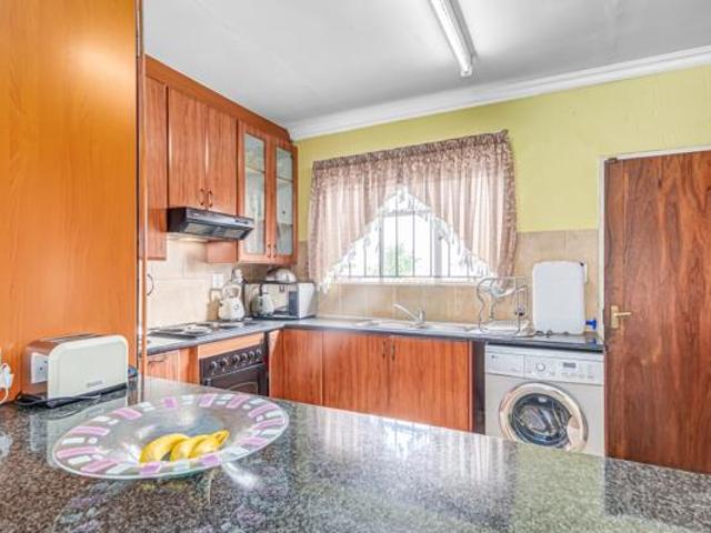 Townhouse for sale in Vosloorus, Gauteng