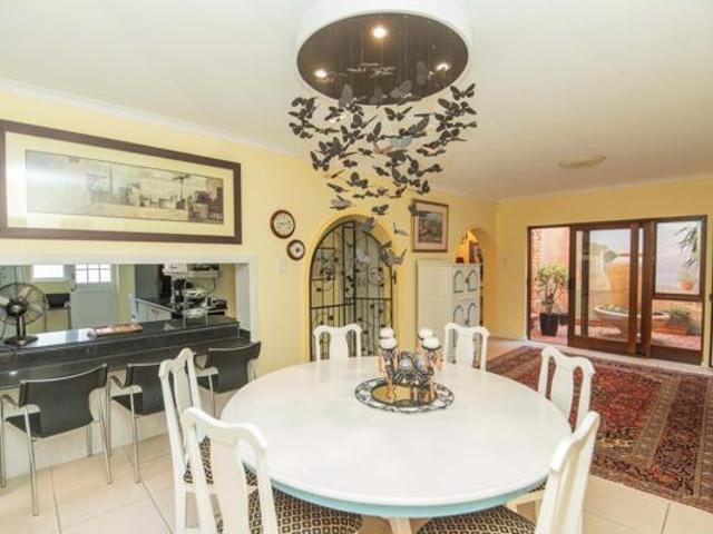 Townhouse for sale in Port Elizabeth, Eastern Cape