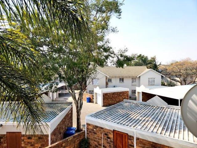 Townhouse for rent in Waterkloof, Gauteng